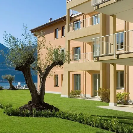 Contemporary 1 Bedroom With Lake Views * Maccagno